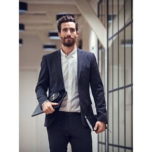 EXPAND SP 30T 
Bluetooth®-Speakerphone mit USB-C-Kabel, BTD 800 USB-Dongle, USB-C- auf USB-A-Adapter und Transporttasche, 