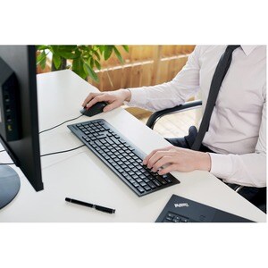 Lenovo Essential Maus - USB - Optisch - 3 Taste(n) - Schwarz - 1 - Kabel - 1600 dpi Auflösung - Scroll-Rad - Symmetrisch