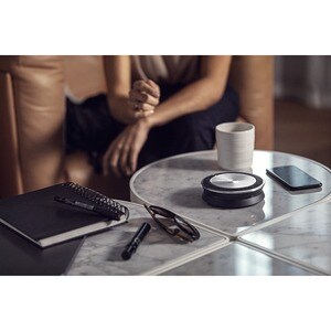 EPOS EXPAND SP 30 Bluetooth®-Speakerphone mit
USB-C*-Kabel, USB-C-/USB-A-Adapter
und Transporttasche, optimiert für
UC und