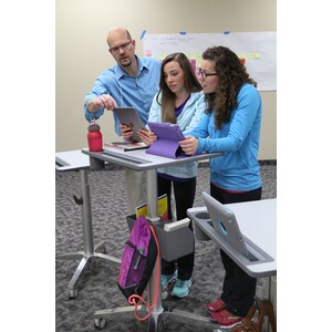 LearnFit® mobiler Steh-Sitz Tisch mit 40.6cm Höhenverstellung und 10 Jahre Garantie- Sitz-Steh-Arbeistplatz, mobiler Schre